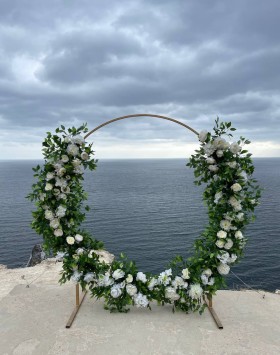 Светлая свадебная арка